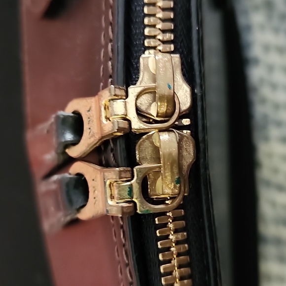 Dooney & Bourke Vintage Cabriolet Cloth w/ Leather Trim Satchel Midnight Black - Picture 4 of 16